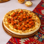 منقوشة بيض ونقانق وجبنة صفرا
